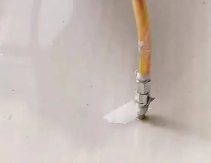 临朐瓷砖空鼓维修公司专业解答在瓷砖铺贴过程中，如果使用的砂料过粗（如全部使用了粗砂），可能会导致以下问题